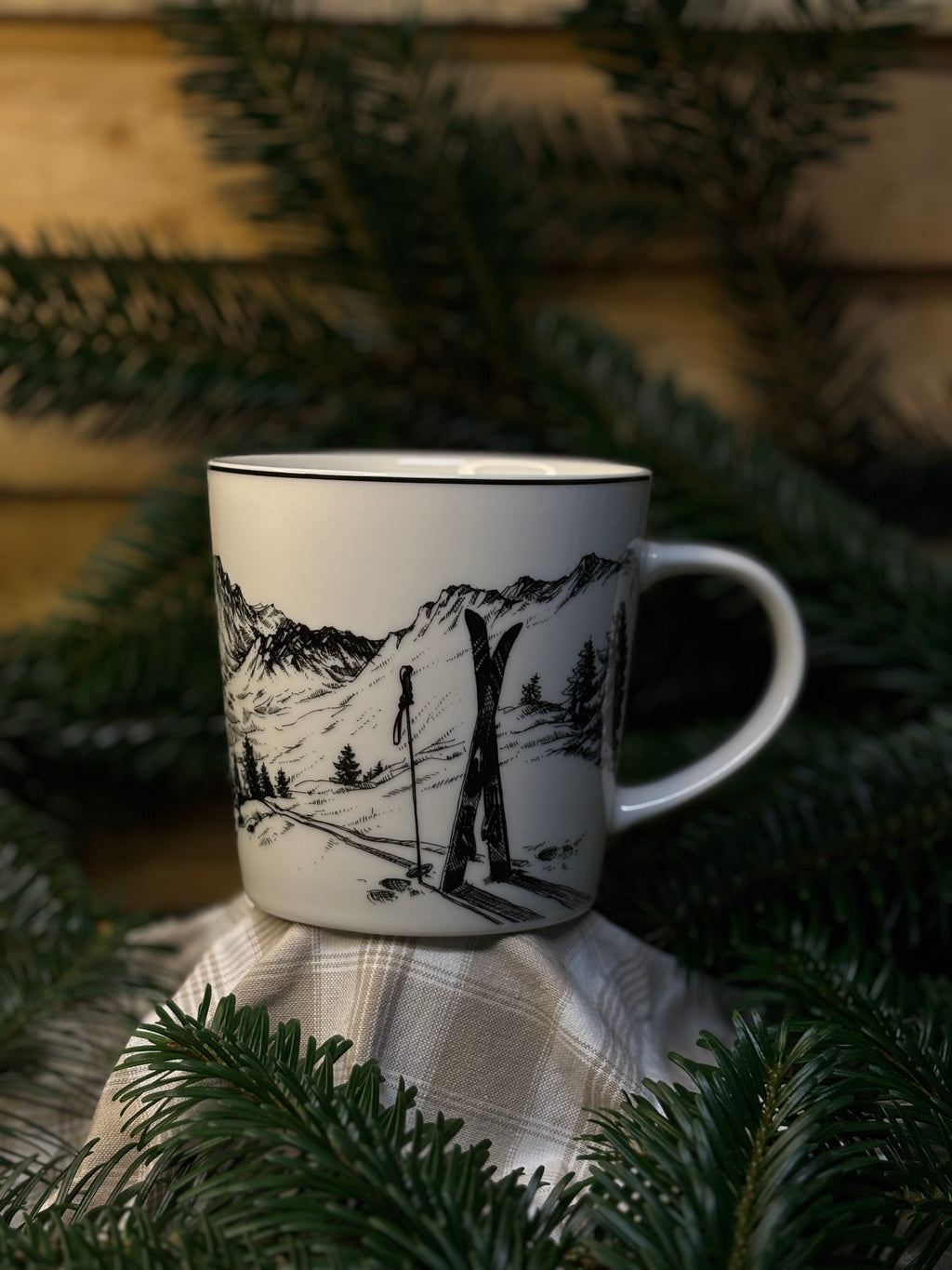 Tasse en porcelaine noir et blanc Courchevel