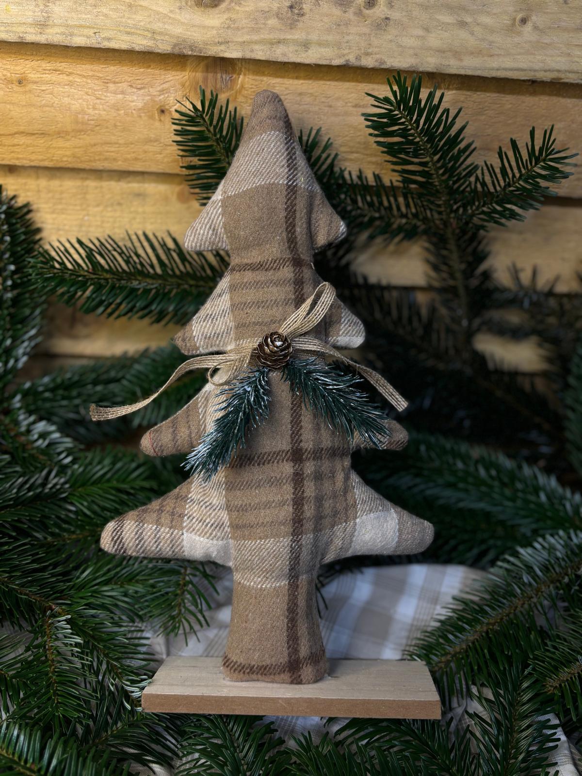 Sapin décoratif en tissu brun à carreaux – Style chalet