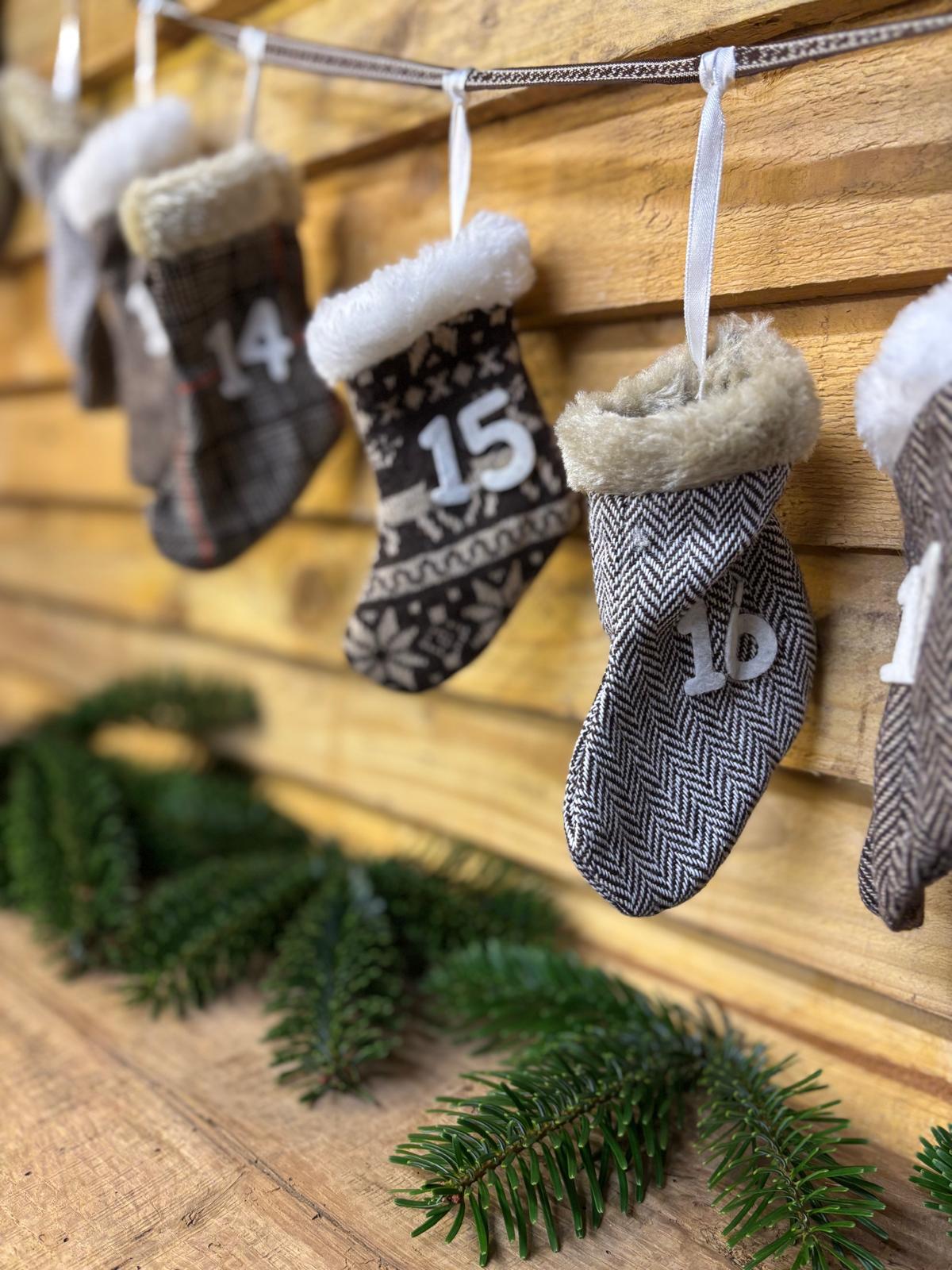 Calendrier guirlande de l’Avent avec chaussettes en tissu (260cm)