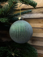 Boule de Noël en verre givré – Vert sapin striée