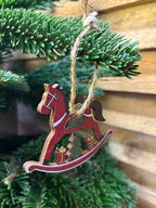 Cheval à bascule rouge