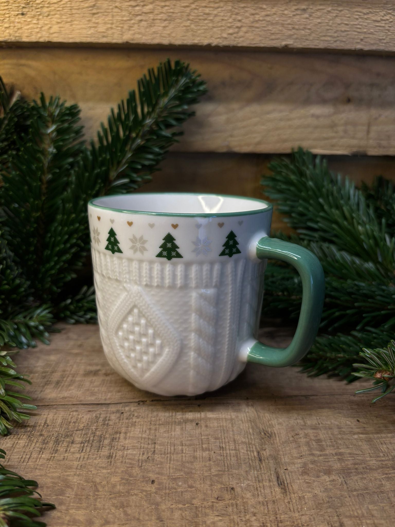Tasse en porcelaine avec motif tricot et sapin