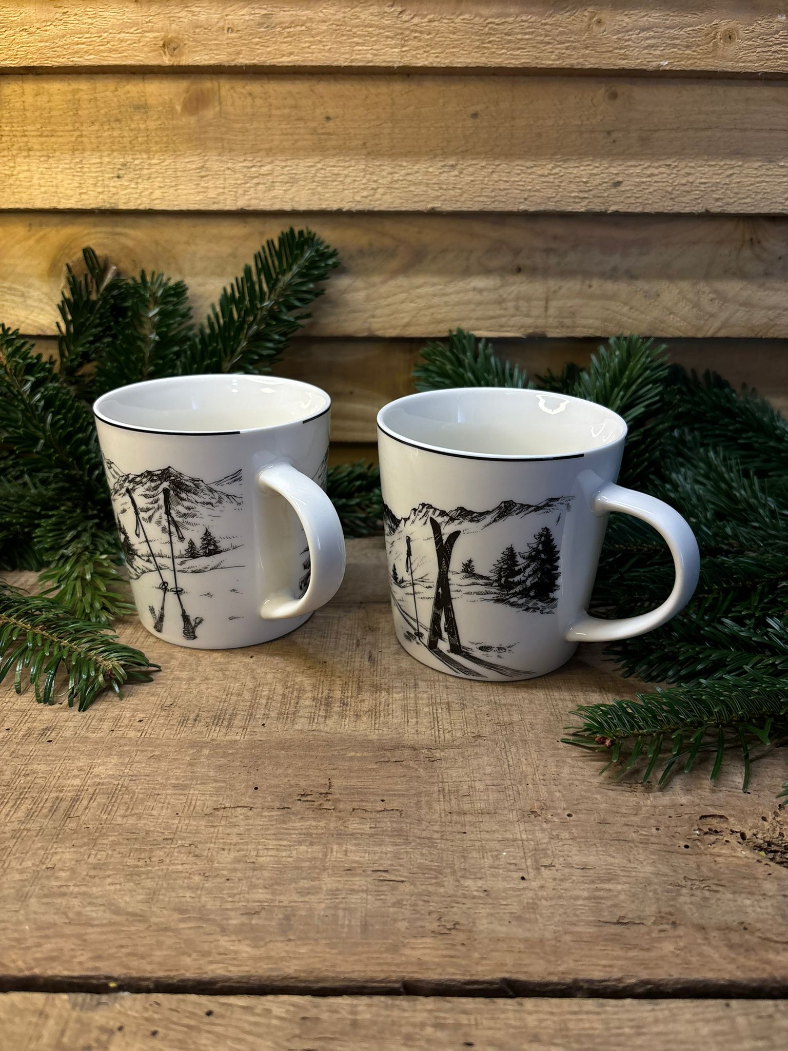 2 Tasses en porcelaine noir et blanc Chamonix & Courchevel