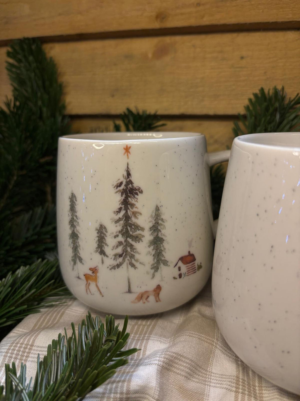 Lot de 2 mugs en céramique – Forêt d’hiver crème