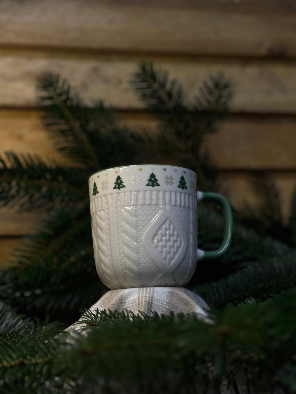 Tasse en porcelaine avec motif tricot et sapin
