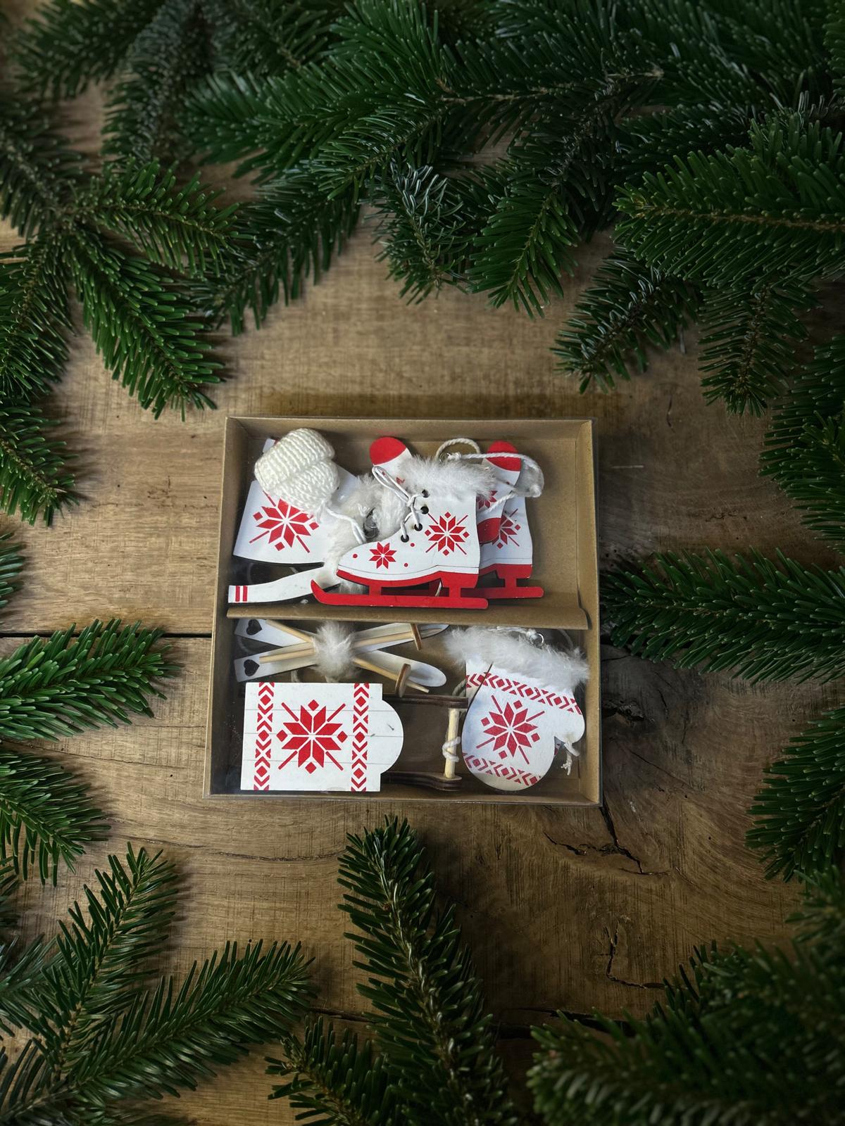 Suspensions de Noël en bois blanc (luge, skis, patins, accessoires) set de 6