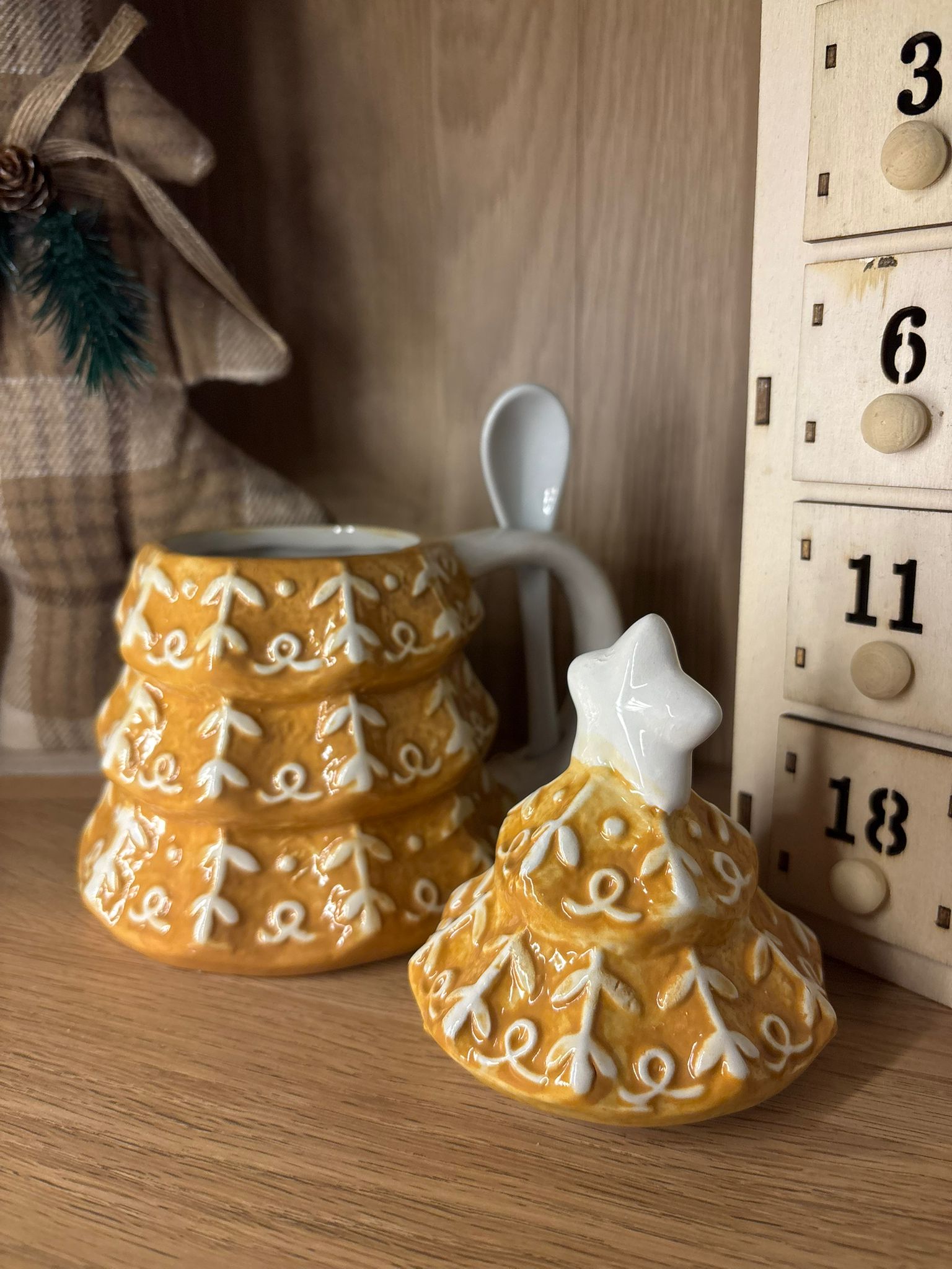 Grand mug Sapin Pain d’Épices avec Couvercle – 350 ml